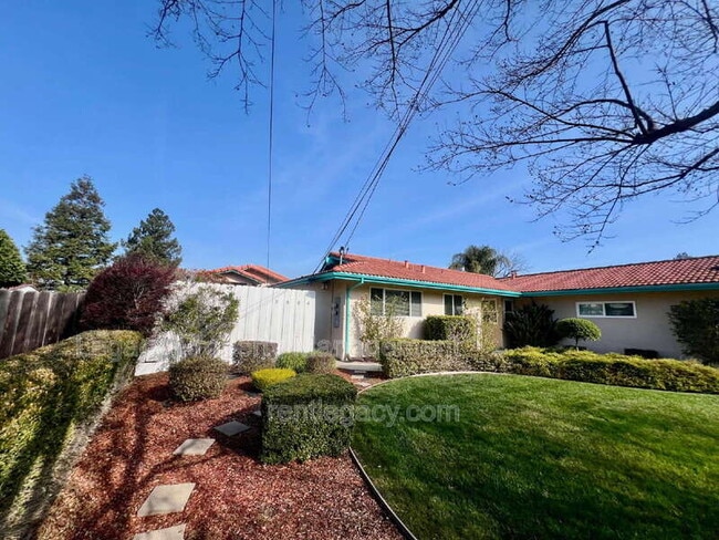 property at 3884 Bayview Cir