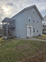 112 Liberty St in Stonington, CT - Building Photo