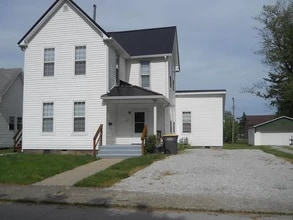 327 N Independence St, Unit 327.5 in Tipton, IN - Foto de edificio - Building Photo