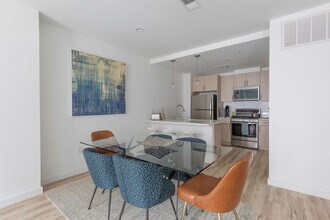 300 Marshall Dr in Hoboken, NJ - Foto de edificio - Building Photo