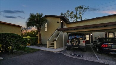501 E Bay Dr in Largo, FL - Foto de edificio - Building Photo