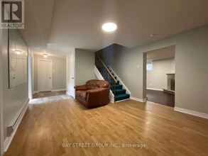 100 Charlton Blvd in Toronto, ON - Building Photo - Building Photo