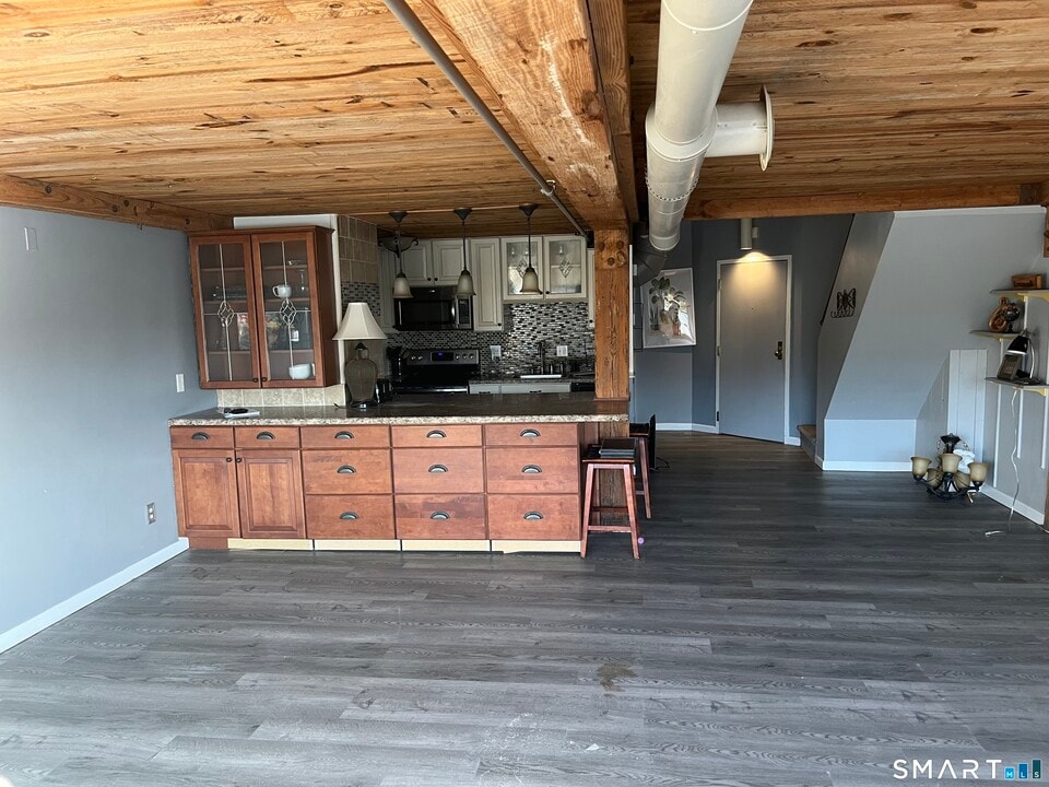 68 Thermos Ave in Norwich, CT - Building Photo