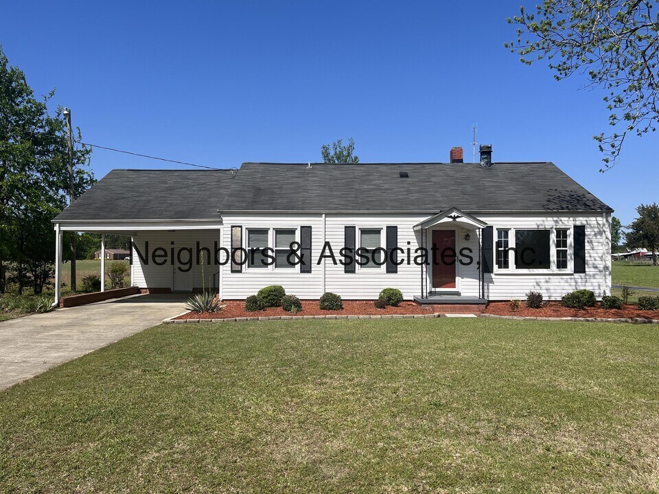 9814 Stricklands Crossroads Rd in Benson, NC - Building Photo