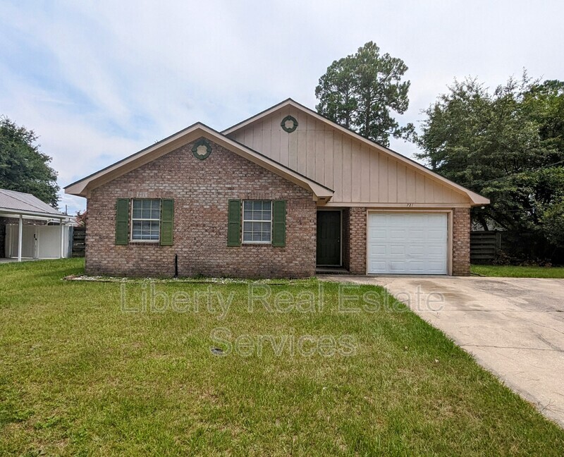 721 Robin Hood Dr in Hinesville, GA - Building Photo