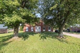 444 Schenkel Ln in Frankfort, KY - Building Photo