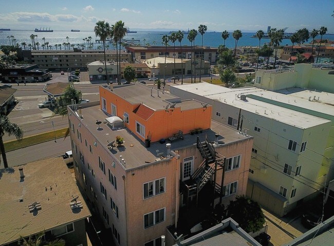 3921 E Livingston Dr in Long Beach, CA - Building Photo - Building Photo