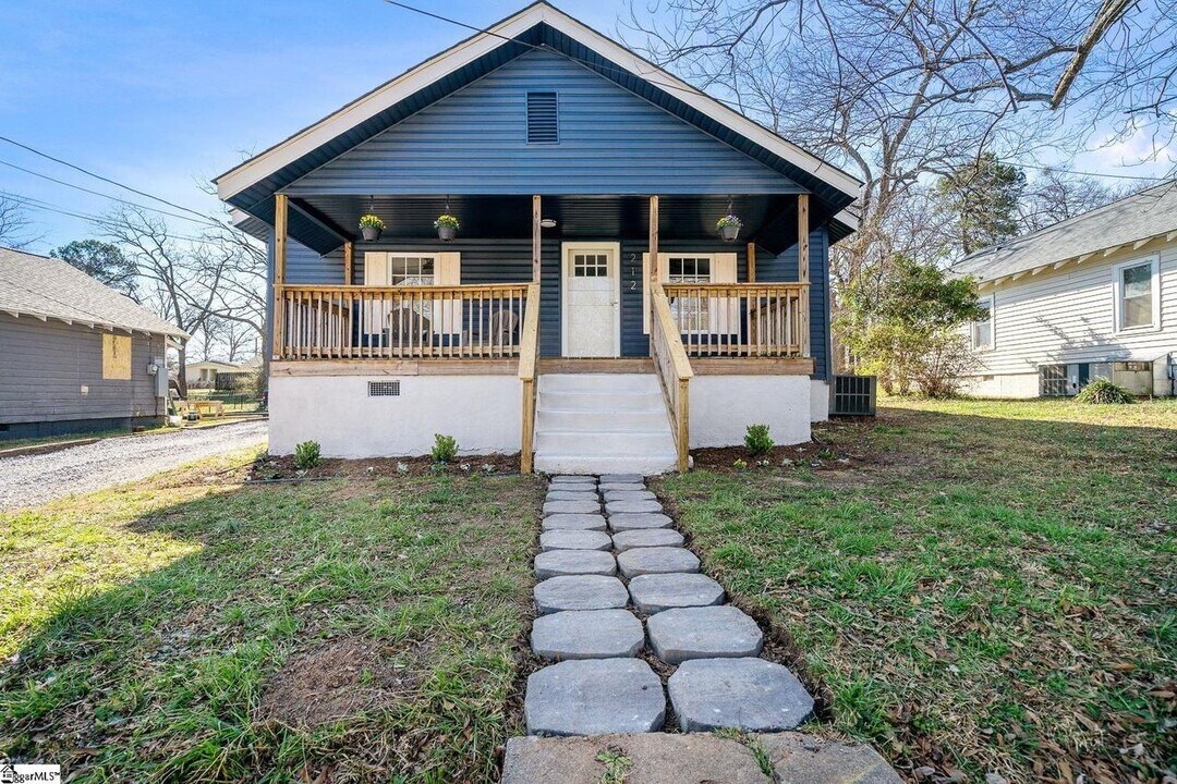212 E Bearden St in Greer, SC - Building Photo