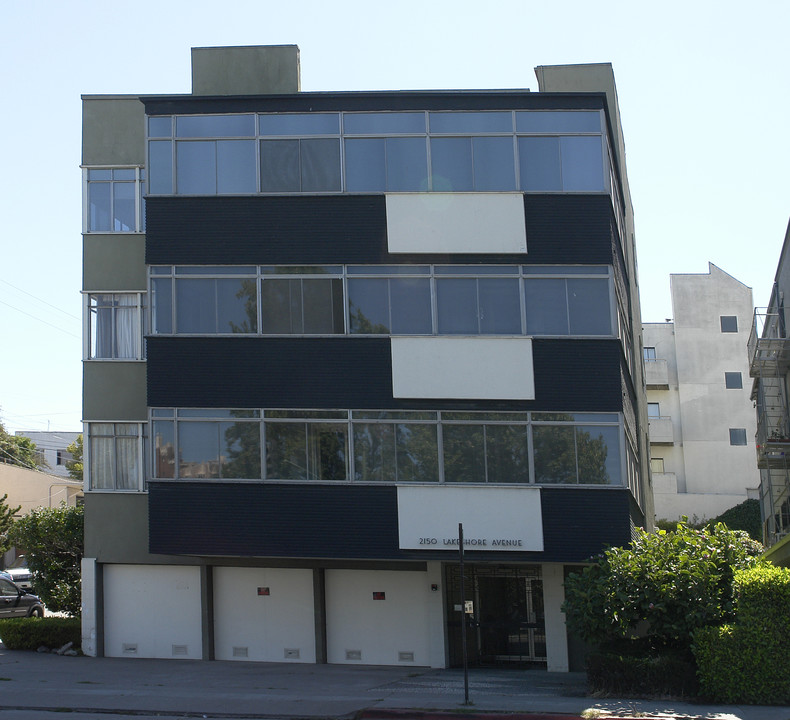 2150 Lakeshore Ave in Oakland, CA - Building Photo