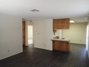 1013 W Perdew Ave in Ridgecrest, CA - Building Photo - Building Photo