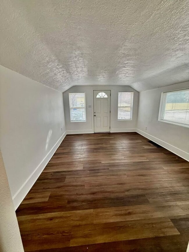 property at 624-628 W Benton St