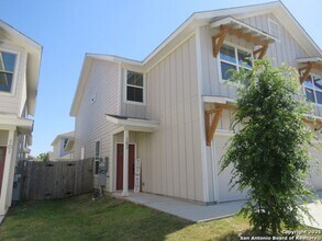 10314 Candlewood Wy in San Antonio, TX - Building Photo - Building Photo