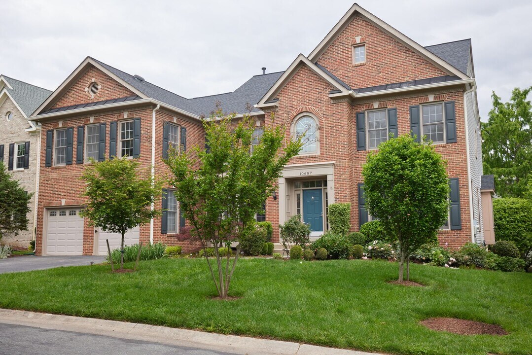 10607 Farmbrooke Ln in Rockville, MD - Building Photo