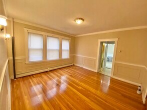 19 Brookledge St, Unit 1 in Boston, MA - Foto de edificio - Building Photo