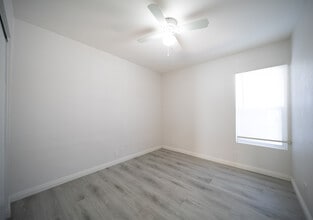 120 E Shady Grove Dr in Riverside, CA - Building Photo - Building Photo