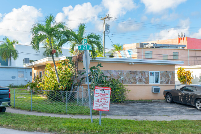 2796 SW 30th Ave in Miami, FL - Building Photo - Building Photo