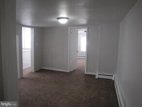 352 N Main St-Unit -2ND FLOOR in Doylestown, PA - Building Photo - Building Photo