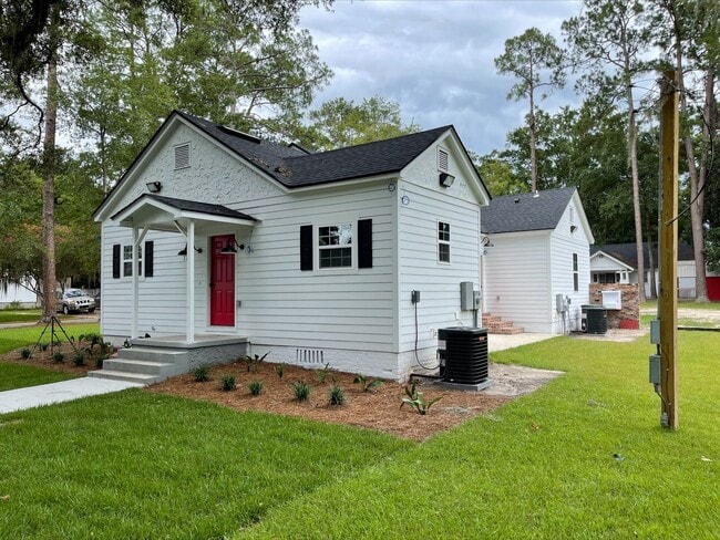 1112 N Toombs St, Unit B in Valdosta, GA - Foto de edificio - Building Photo