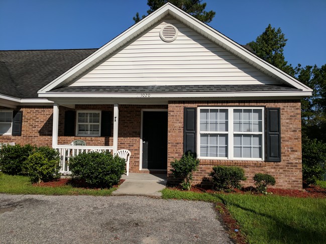 McCray Court in Conway, SC - Foto de edificio - Building Photo