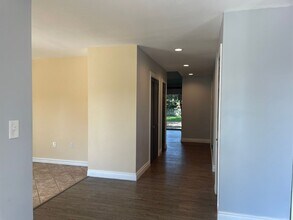 8981 Devon Dr in Shelby Township, MI - Foto de edificio - Building Photo