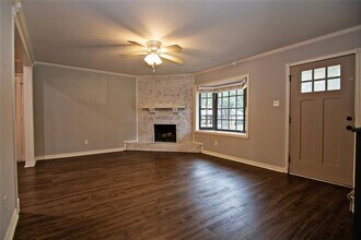 2410 Valley Dr in Brenham, TX - Building Photo - Building Photo