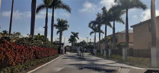 8091 W 36th Ave in Hialeah, FL - Building Photo - Building Photo