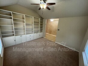450 Flippin Estates in San Antonio, TX - Building Photo - Building Photo