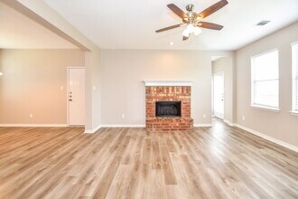 100 Singleton Dr in Royse City, TX - Foto de edificio - Building Photo