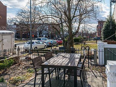 3112 13th St NW, Unit 1 in Washington, DC - Foto de edificio - Building Photo