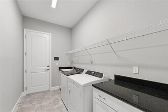 5356 Liberty Ln in Westlake, FL - Foto de edificio - Building Photo