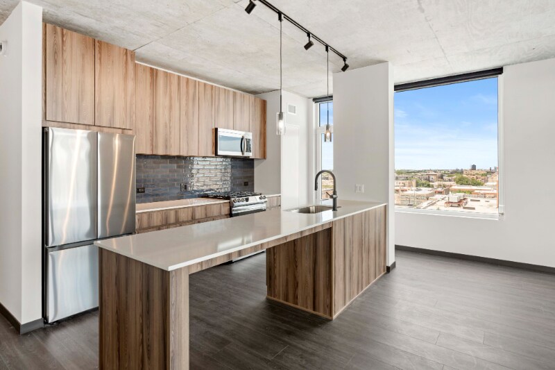 145 N Ashland Ave in Chicago, IL - Building Photo