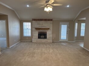 334 Nolan Ridge Dr in Nolanville, TX - Foto de edificio - Building Photo