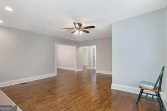 2542 White Oak Dr in Decatur, GA - Building Photo - Building Photo
