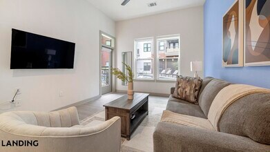 3706 Goodwin Ave in Austin, TX - Foto de edificio - Building Photo