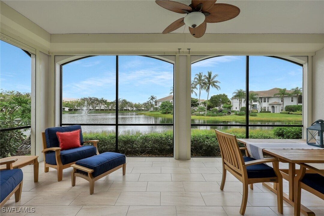 5012 Maxwell Cir in Naples, FL - Foto de edificio