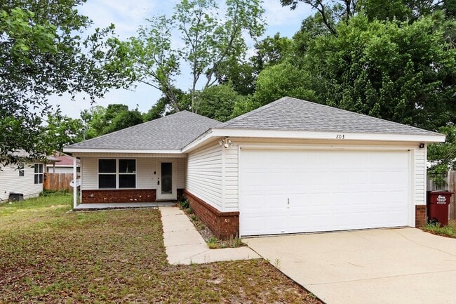 203 8th Ave in Crestview, FL - Building Photo - Building Photo