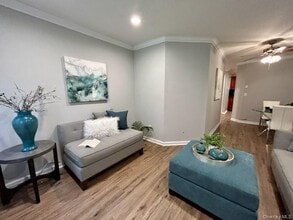 255 E Main St in East Islip, NY - Building Photo - Building Photo