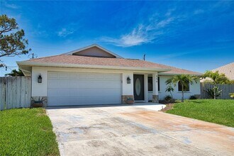 556 Baffin Dr, Unit 1-24 in Venice, FL - Building Photo - Building Photo