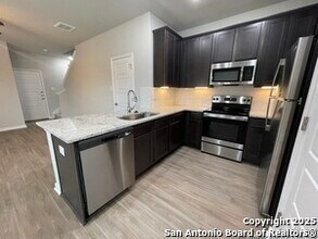 405 Emma Dr in New Braunfels, TX - Building Photo - Building Photo