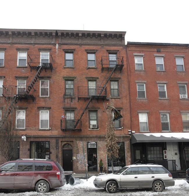 70 Greenpoint Ave in Brooklyn, NY - Building Photo - Building Photo