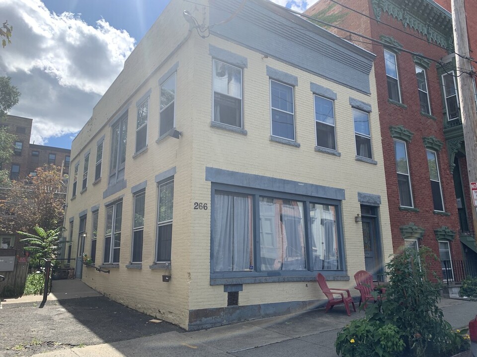 266 Hudson Ave in Albany, NY - Building Photo