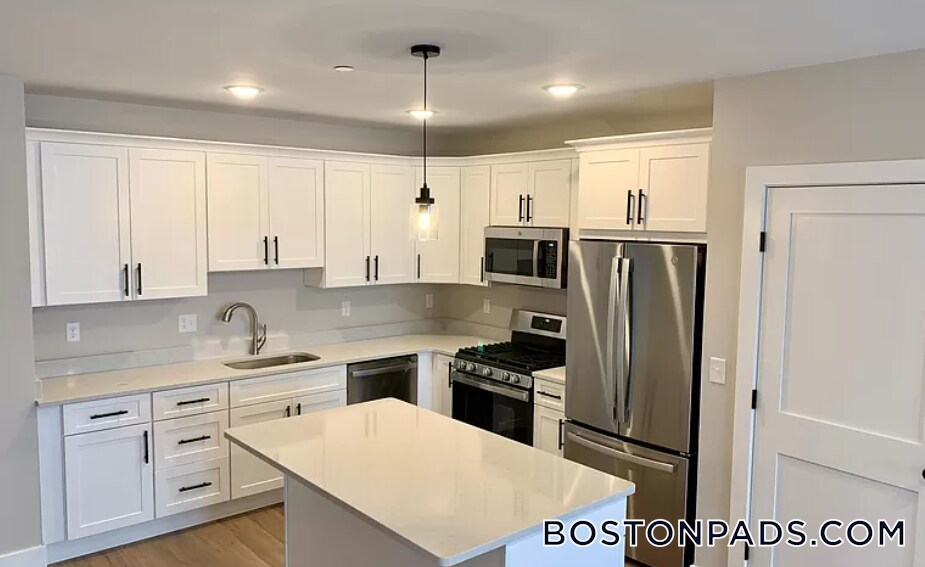 27 Franklin St-Unit -303 in Quincy, MA - Building Photo