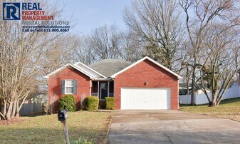 215 Priest View Dr in Smyrna, TN - Building Photo