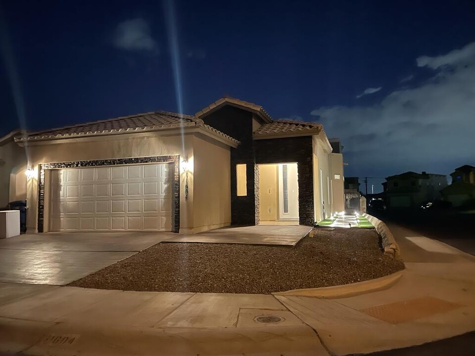 11604 Grotto Bay Ct in El Paso, TX - Building Photo