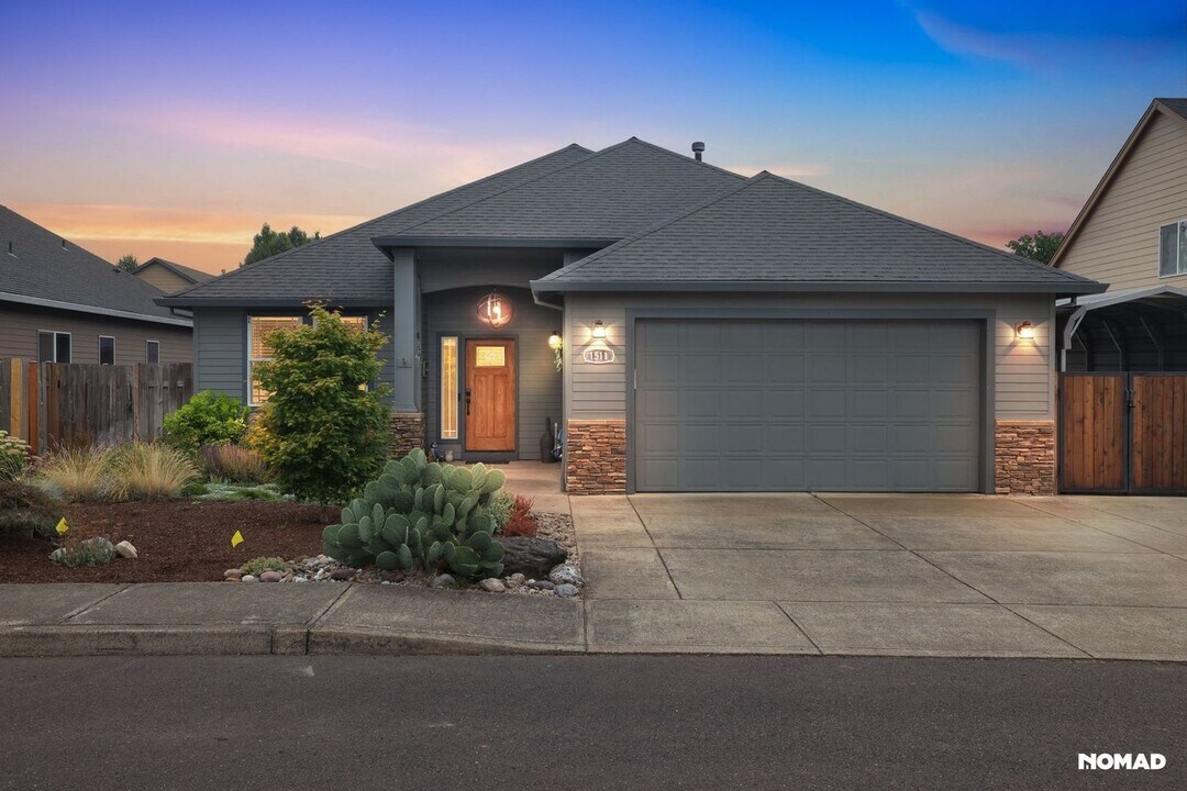1511 N Juniper Pl in Canby, OR - Building Photo