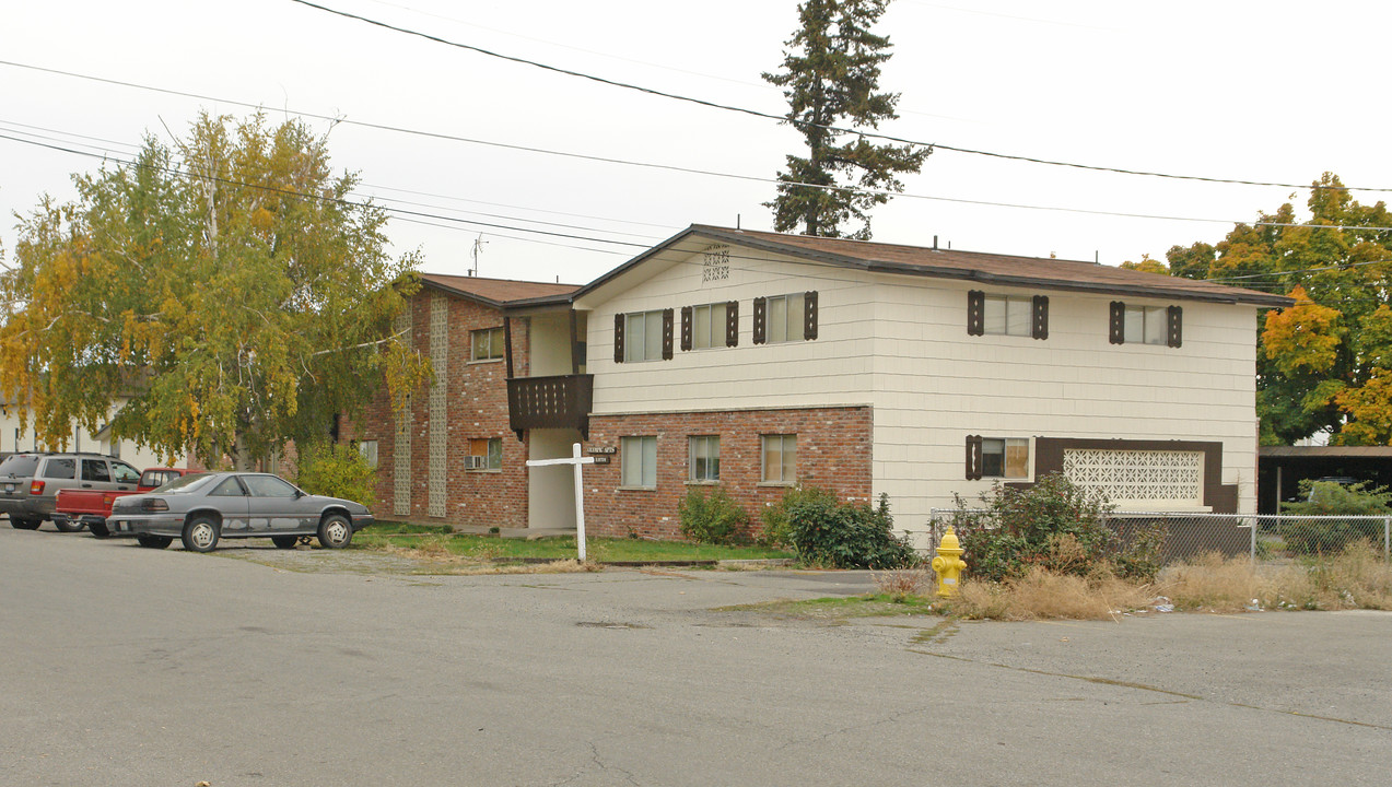 10720 E Riverside Ave in Spokane, WA - Foto de edificio