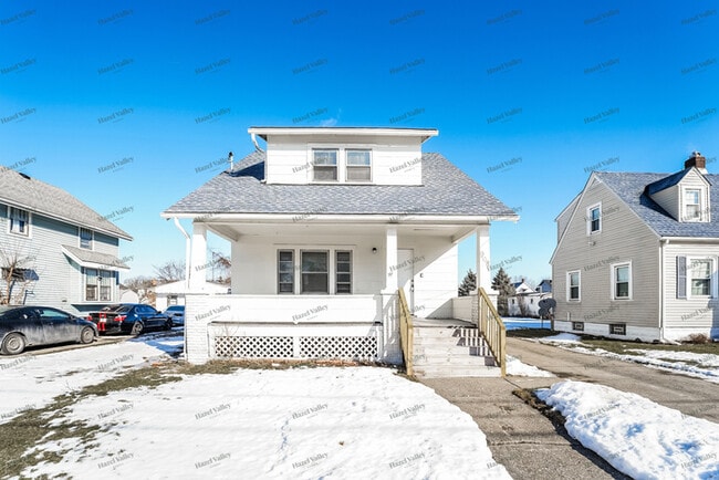 property at 908 W 20th St