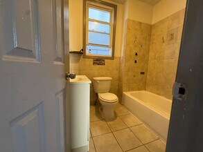 16 E Bidwell Ave, Unit 1 in Jersey City, NJ - Building Photo - Building Photo