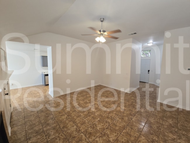 14505 Highsmith St in Austin, TX - Foto de edificio - Building Photo