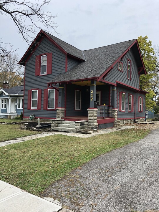 217 E Bridge St in Berea, OH - Building Photo